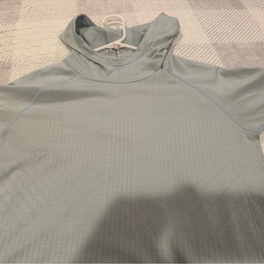 Lululemon Geo top in light blue- see details